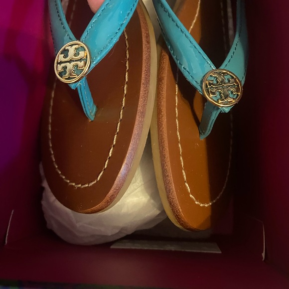 Tory Burch Patent leather Sandals - Picture 4 of 15